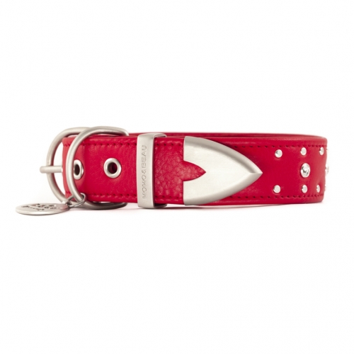 Meet luxury dog collar and leash designer from New Zealand, Momo & Beau on www.BarkandSwagger.com