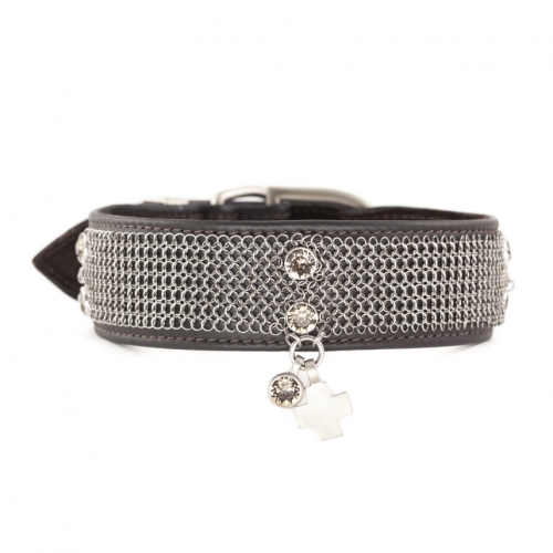 Luxury dog collars and leashes from New Zealands Momo & Beau on www.BarkandSwagger.com
