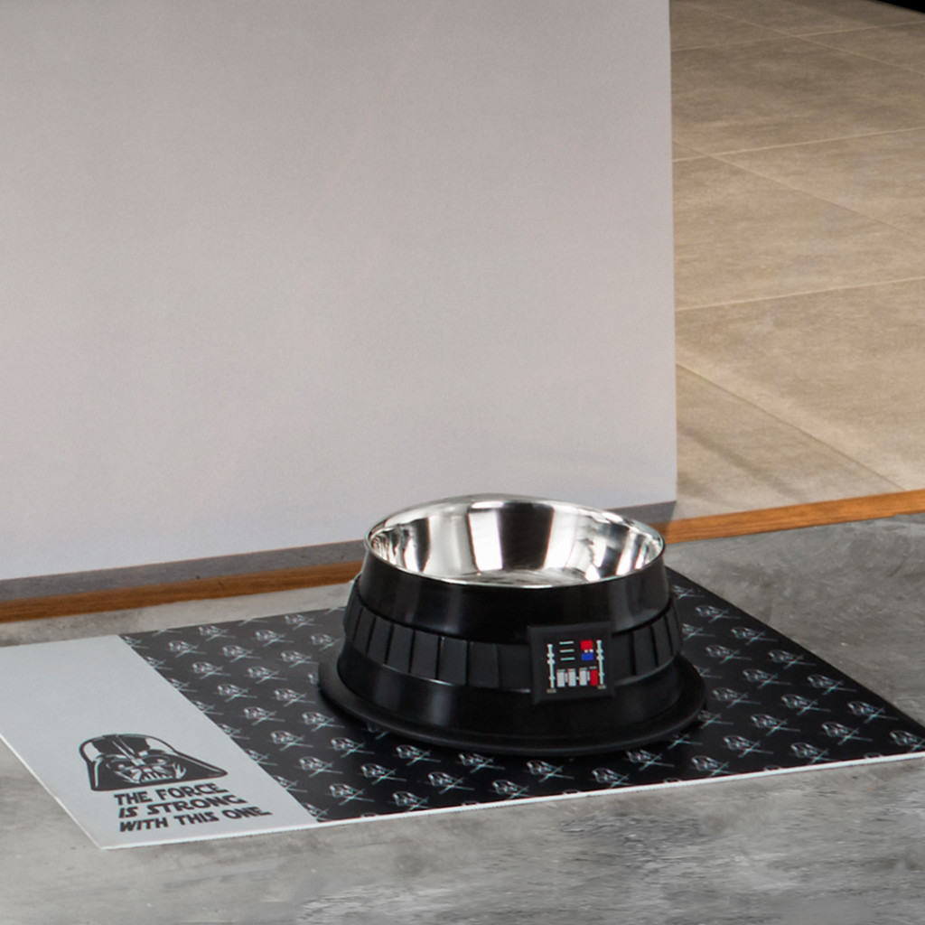 Great gifts Star Wars fans! A sleek Darth Vader dog bowl and placemat. 