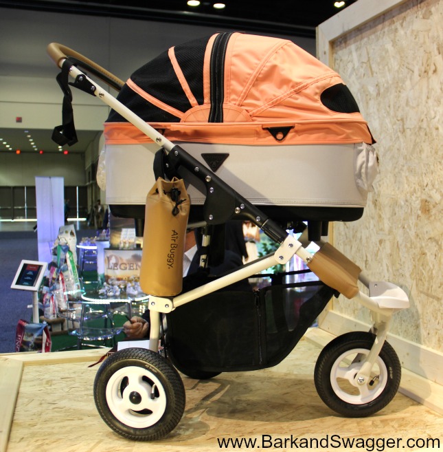Dogs with style and their parents would love these products. A gorgeous dog stroller, designed in Tokyo. 