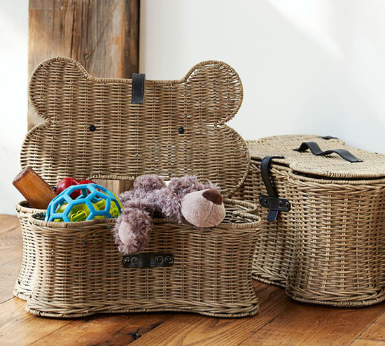 Want to know how to design a space for your dog? Here's my pick for a great toy box. Love.